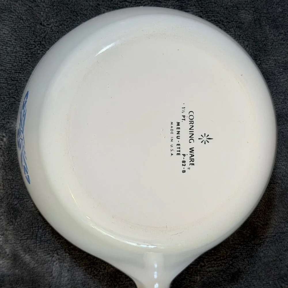 Vintage Corning Ware Blue Cornflower Menu-Ette P-82-B 1.5 Pt Saucepan with Lid‎